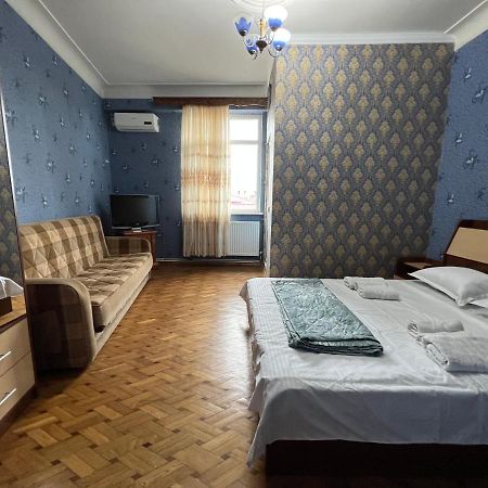 Twins Guest House Batoumi Extérieur photo