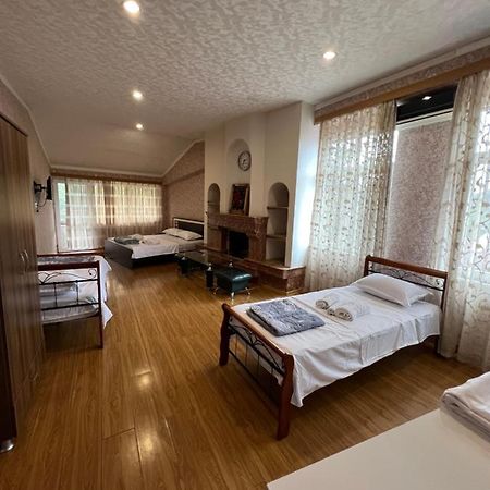 Twins Guest House Batoumi Extérieur photo