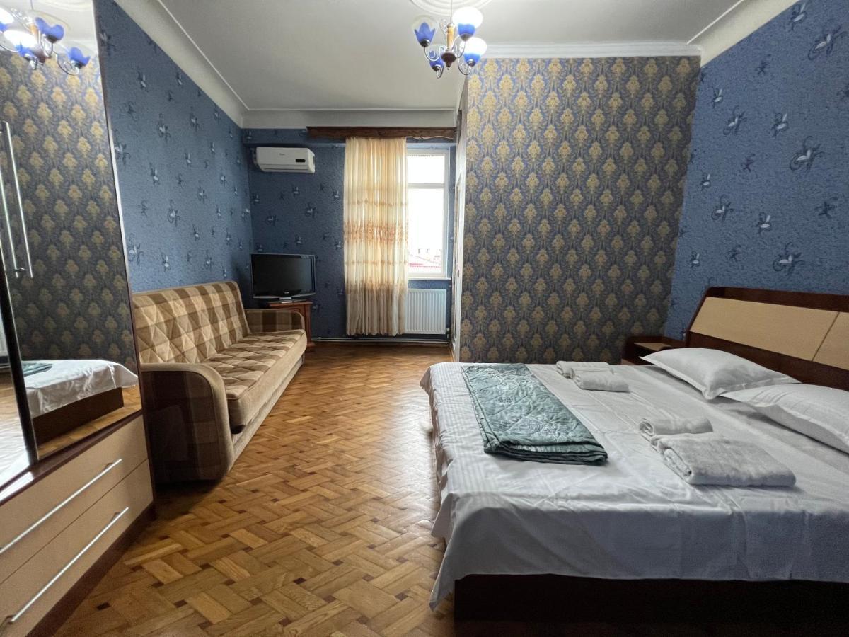 Twins Guest House Batoumi Extérieur photo