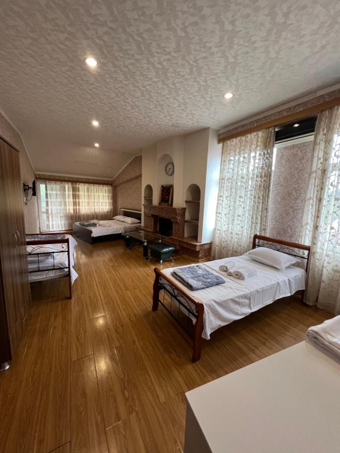 Twins Guest House Batoumi Extérieur photo