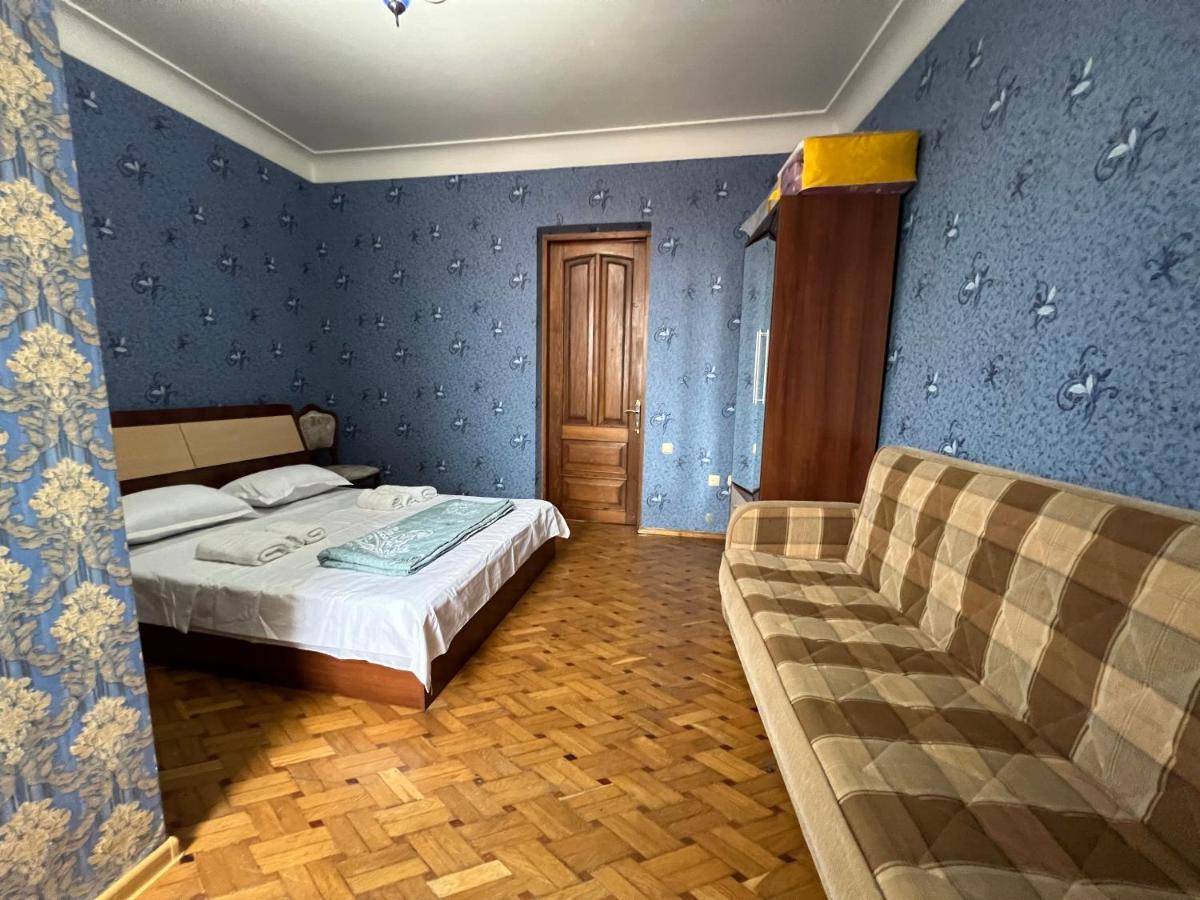 Twins Guest House Batoumi Extérieur photo