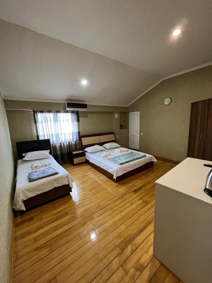 Twins Guest House Batoumi Extérieur photo