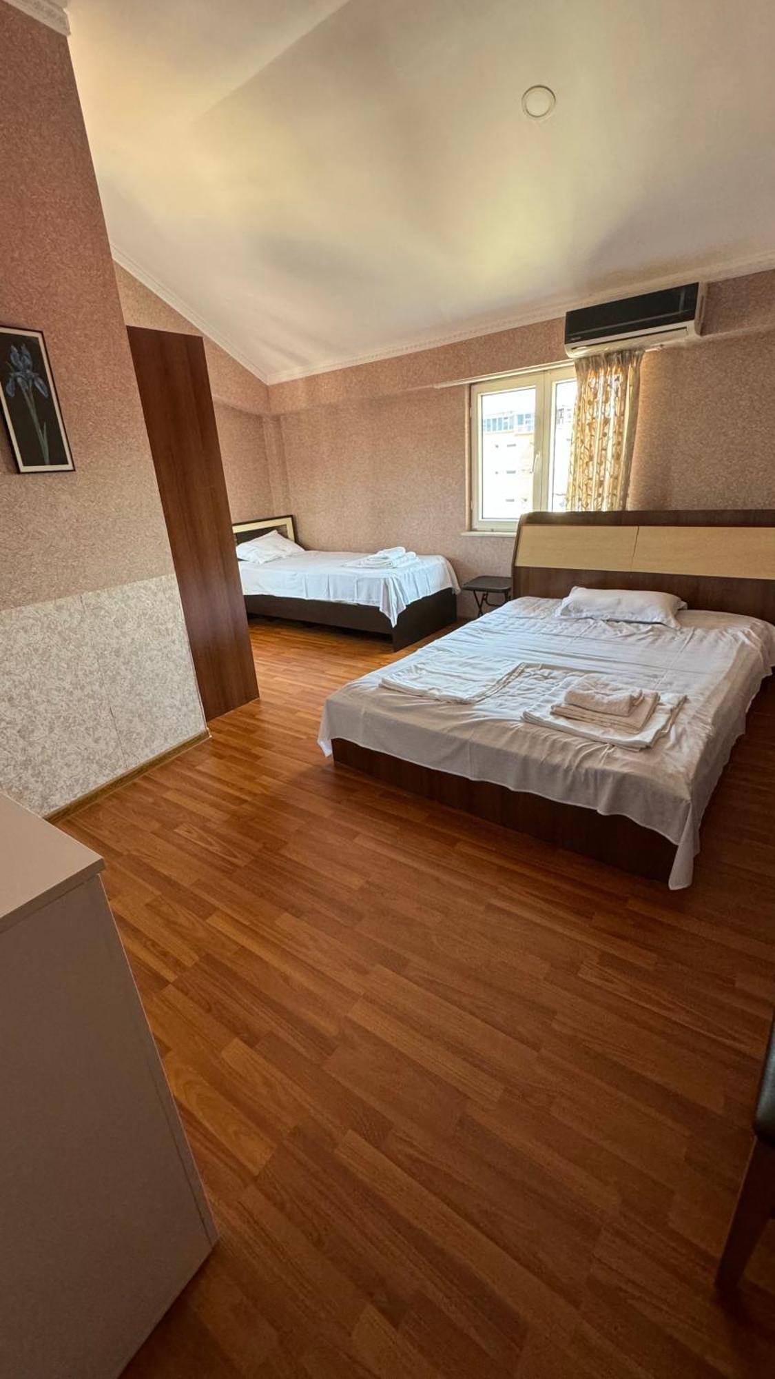 Twins Guest House Batoumi Extérieur photo